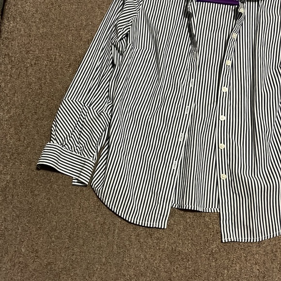 Banana Republic Button Down Shirts. 💕 - Picture 3 of 9